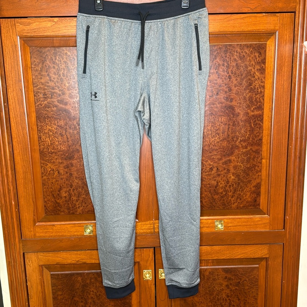 Under armor men’s L loose coldgear jogger, Heather gray/black, NWT, perfect